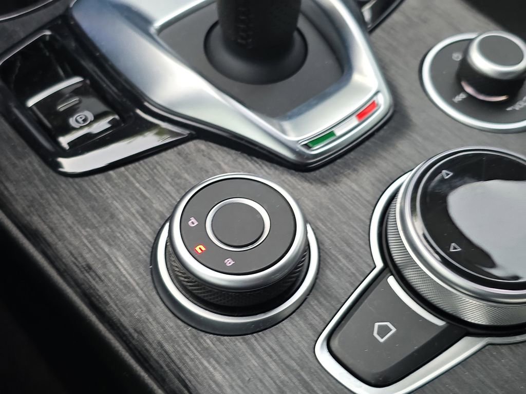 Used 2024 Alfa Romeo Giulia Sprint image 29