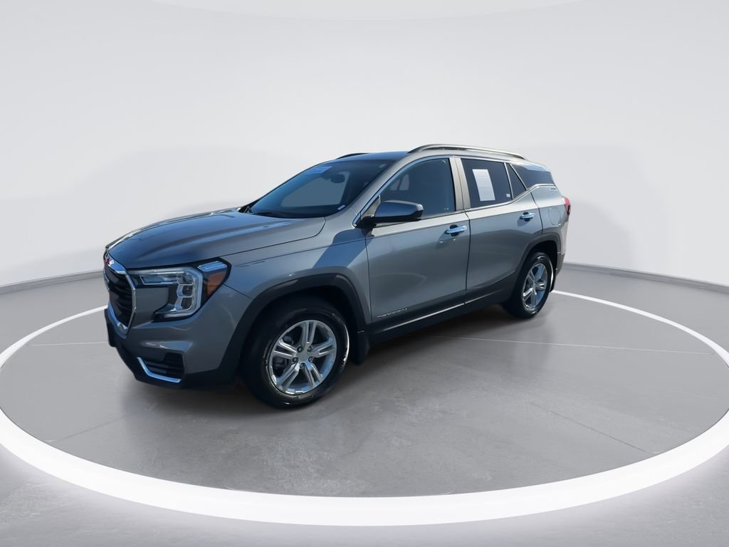 Used 2023 GMC Terrain SLE w/ Driver Convenience Package image 4