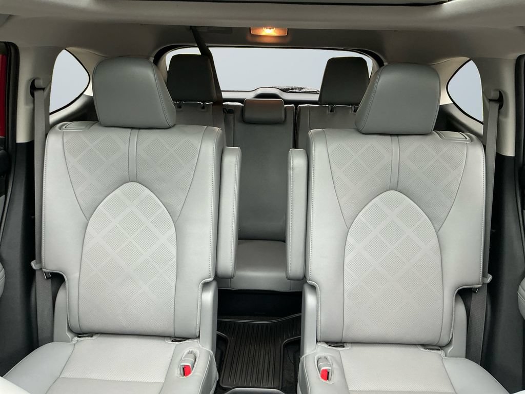Certified 2024 Toyota Highlander Platinum FWD image 15