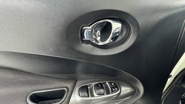 Used 2011 Nissan Juke SV FWD image 19