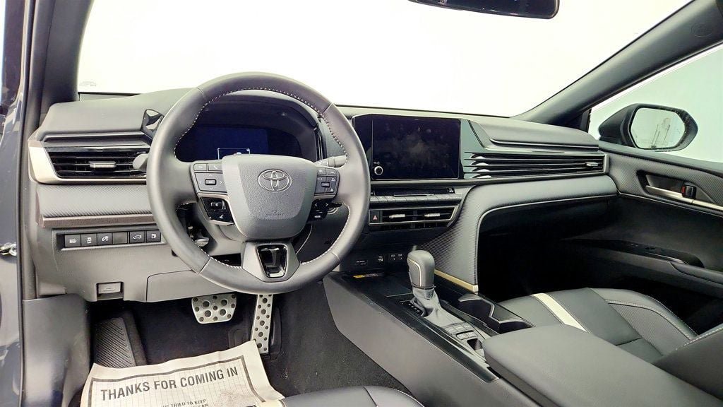 Used 2025 Toyota Camry SE FWD image 11