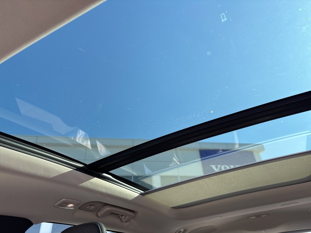 Certified 2023 Volvo XC90 B6 Plus image 25