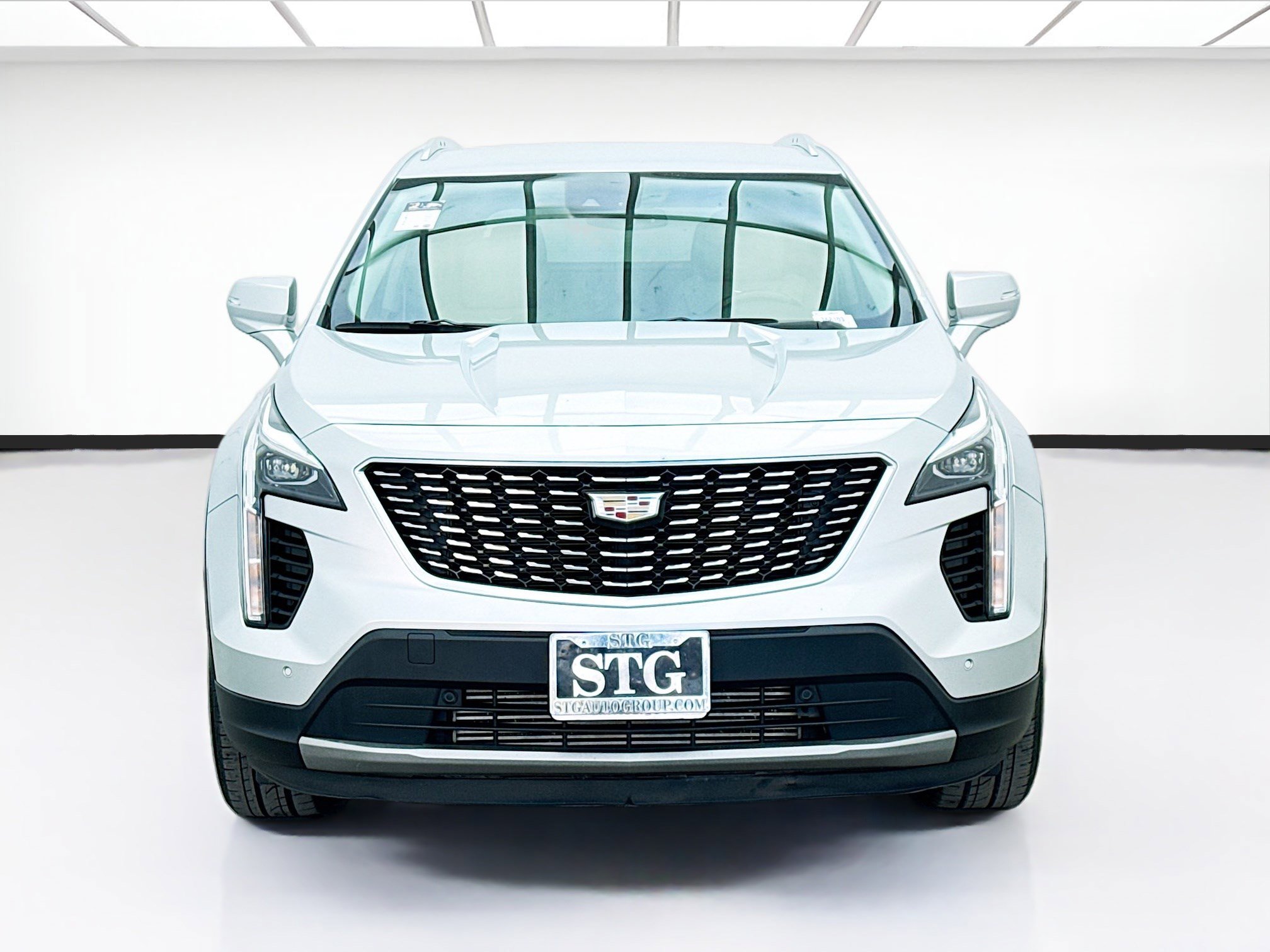 Used 2022 Cadillac XT4 Premium Luxury w/ Safety Alert Package image 2