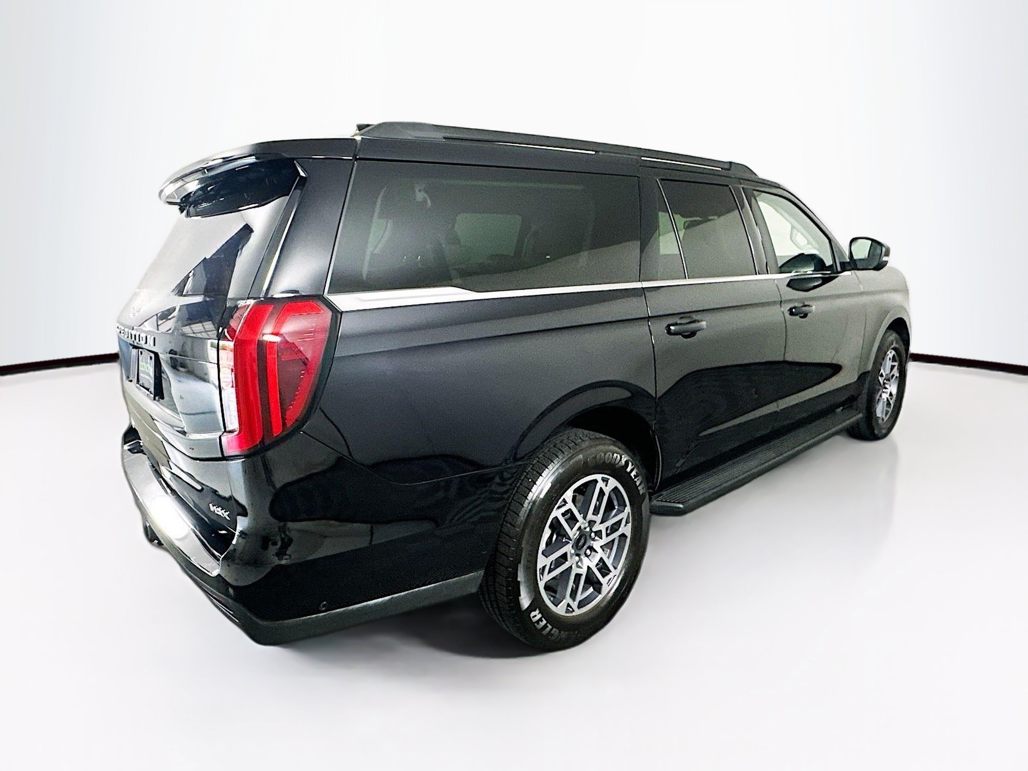 Used 2025 Ford Expedition Max Active RWD image 9