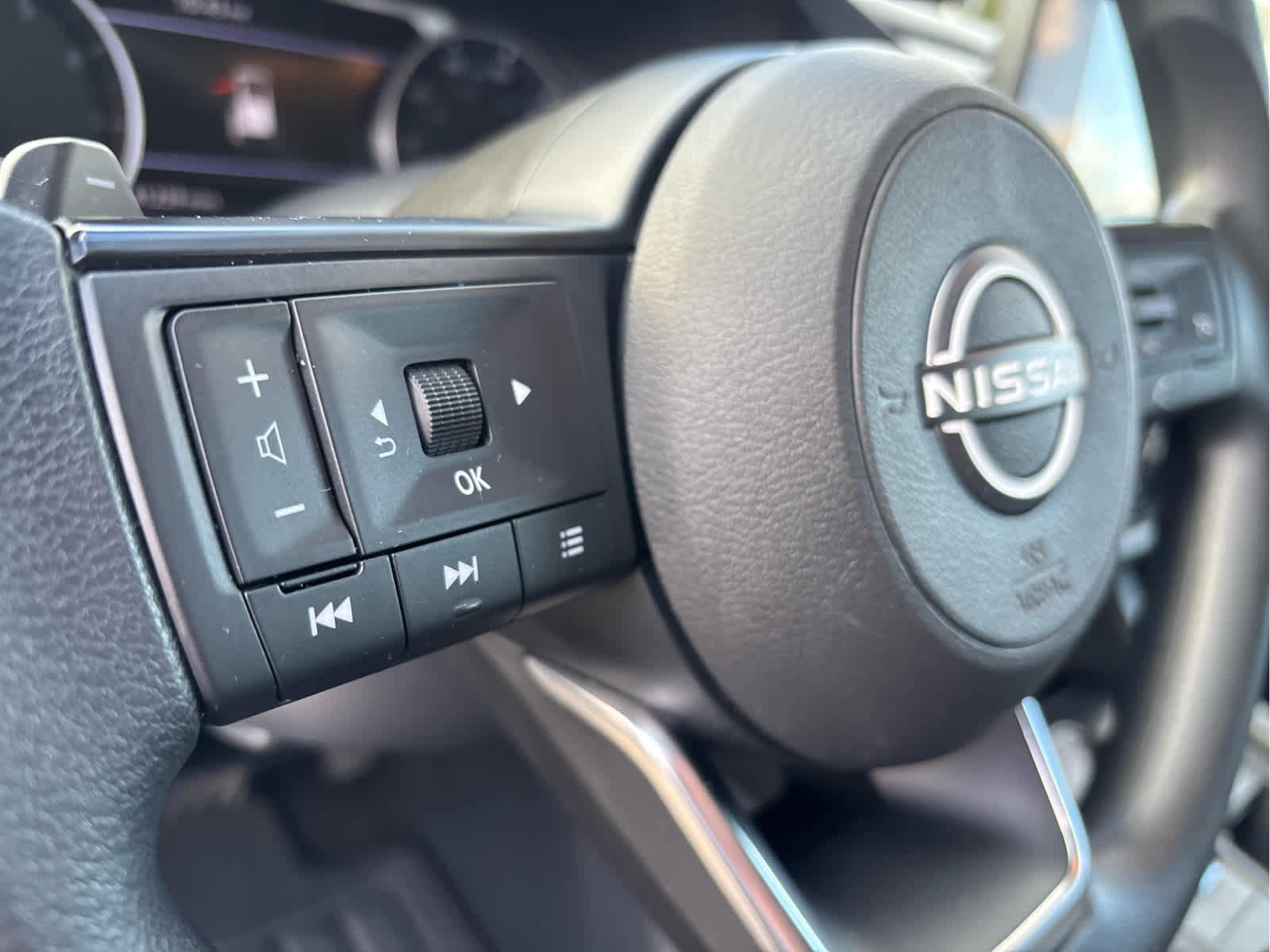 Used 2023 Nissan Pathfinder S AWD/4WD image 10