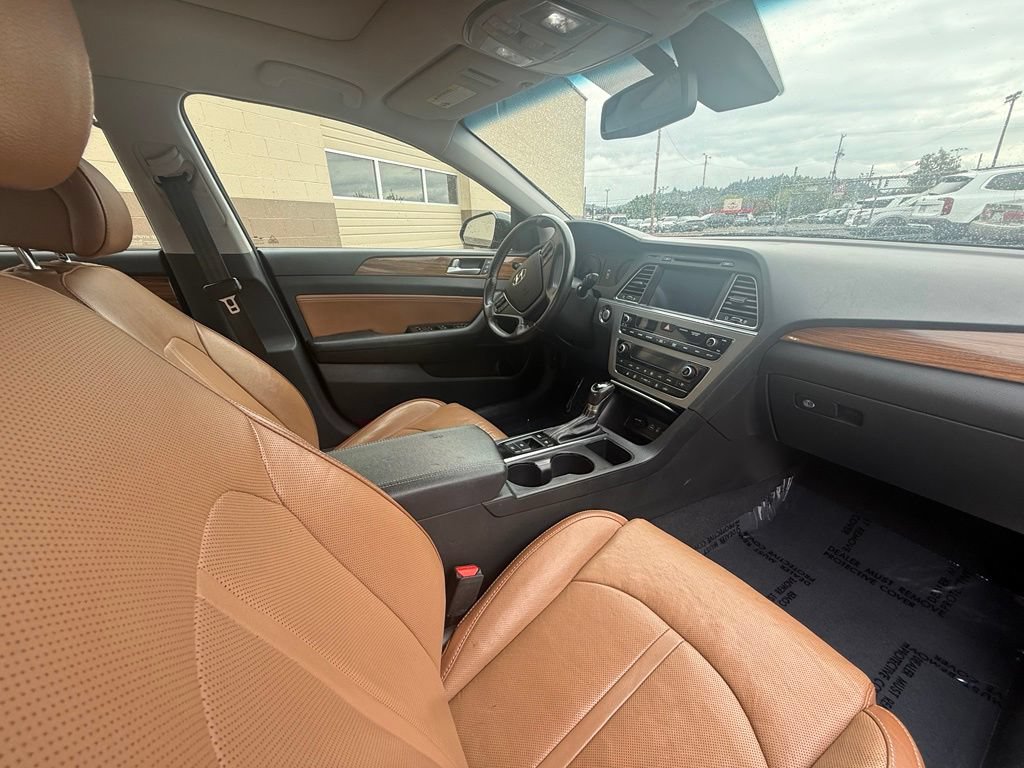 Used 2015 Hyundai Sonata Limited w/ Option Group 06 FWD image 13