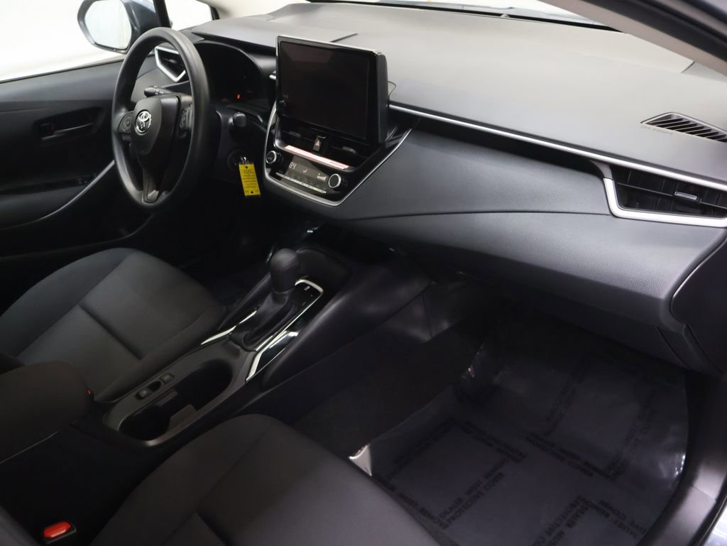 Used 2026 Toyota Corolla LE FWD image 11