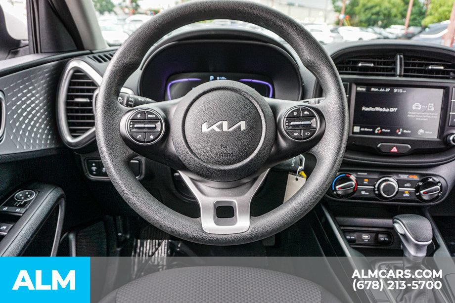 Used 2025 Kia Soul LX w/ LX Technology Package FWD image 28