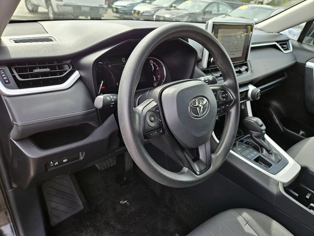 Used 2025 Toyota RAV4 XLE AWD/4WD image 23