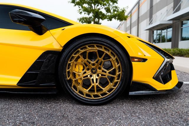 Used 2025 Lamborghini Revuelto AWD/4WD image 25