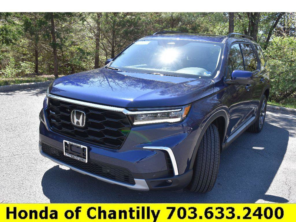 Used 2025 Honda Pilot Touring image 3