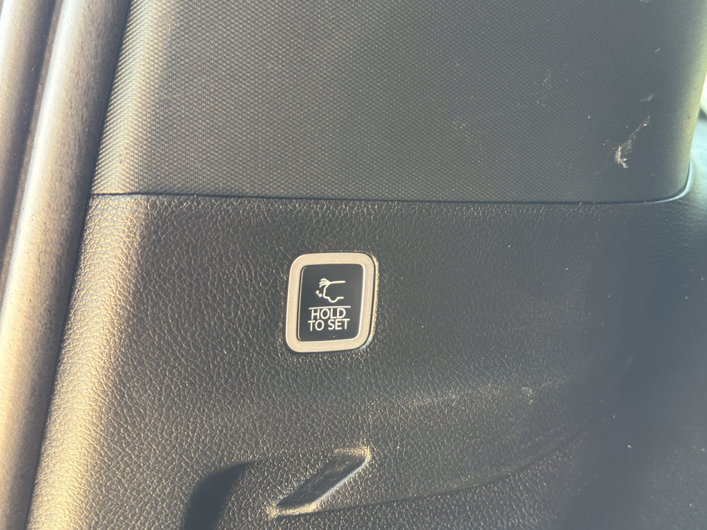 Used 2024 Jeep Wagoneer L Series II w/ Flexible Seating Group RWD image 12