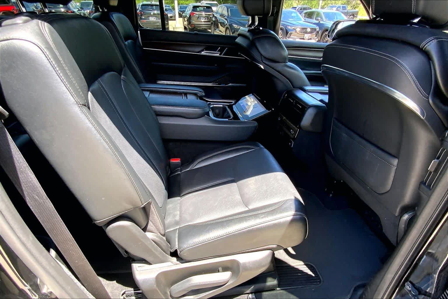 Used 2024 Jeep Grand Wagoneer L 4WD image 19