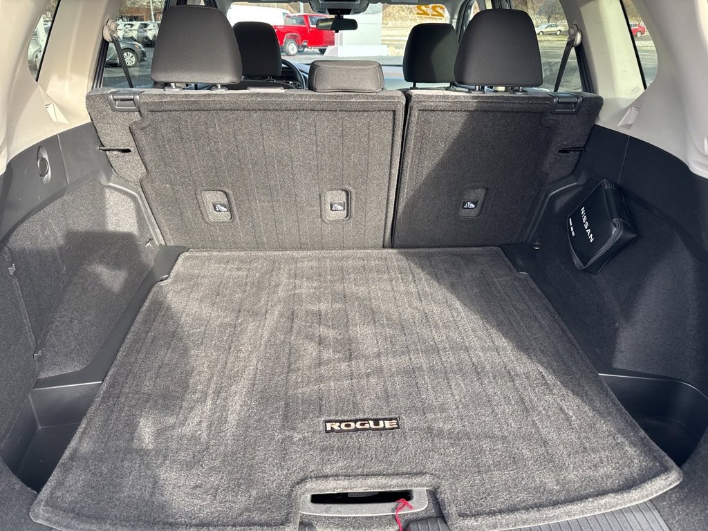 Used 2022 Nissan Rogue SV image 10
