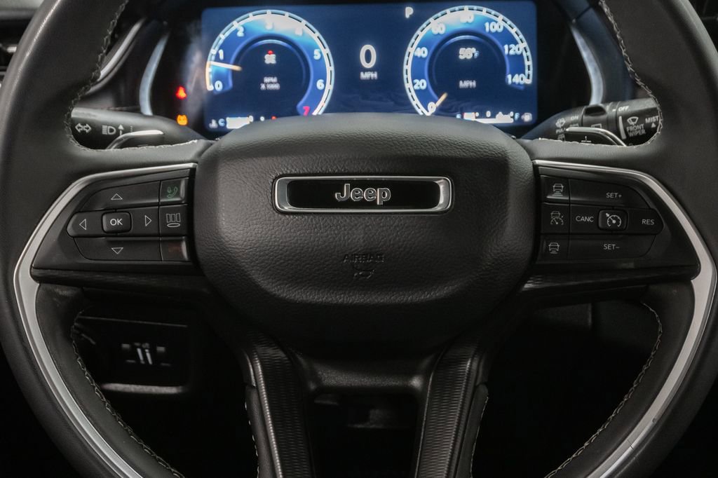 Used 2025 Jeep Grand Cherokee L Laredo image 18