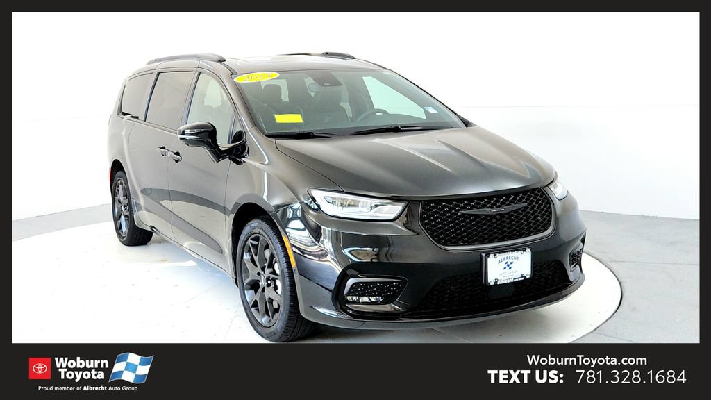 Used 2023 Chrysler Pacifica Limited w/ Uconnect Theater Family Group AWD/4WD image 1