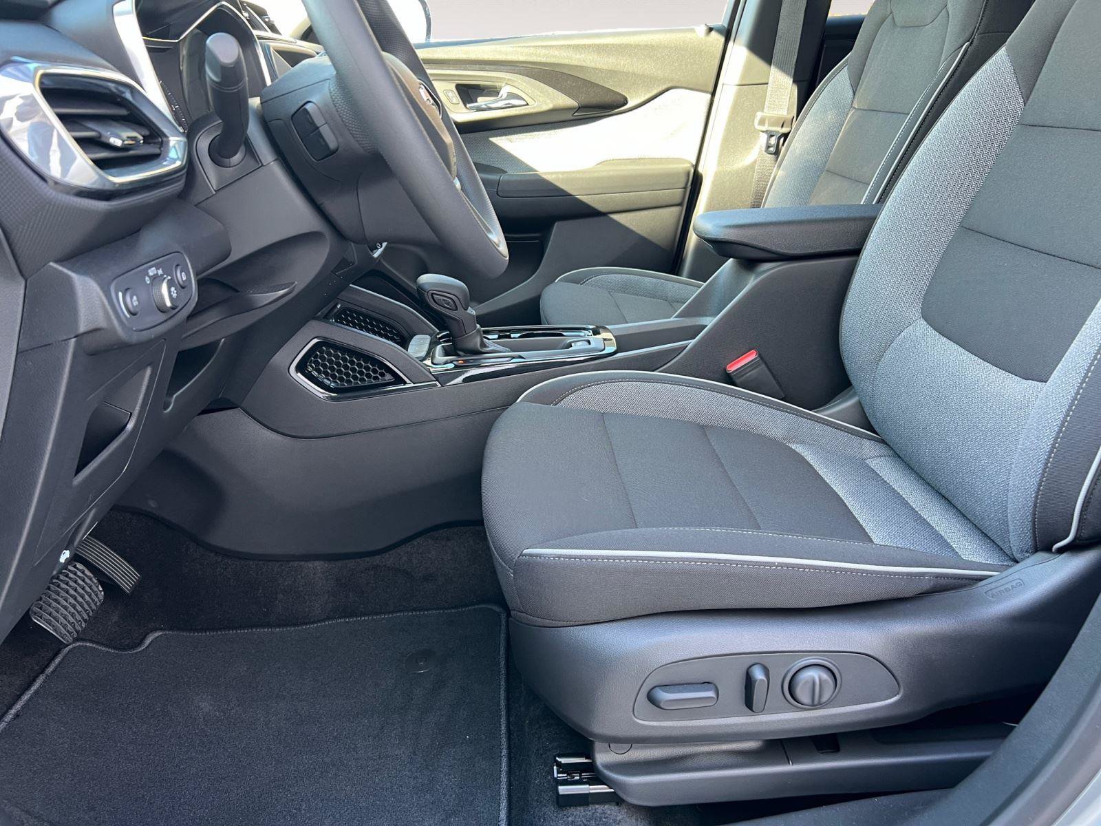 Used 2023 Chevrolet TrailBlazer LT FWD image 10