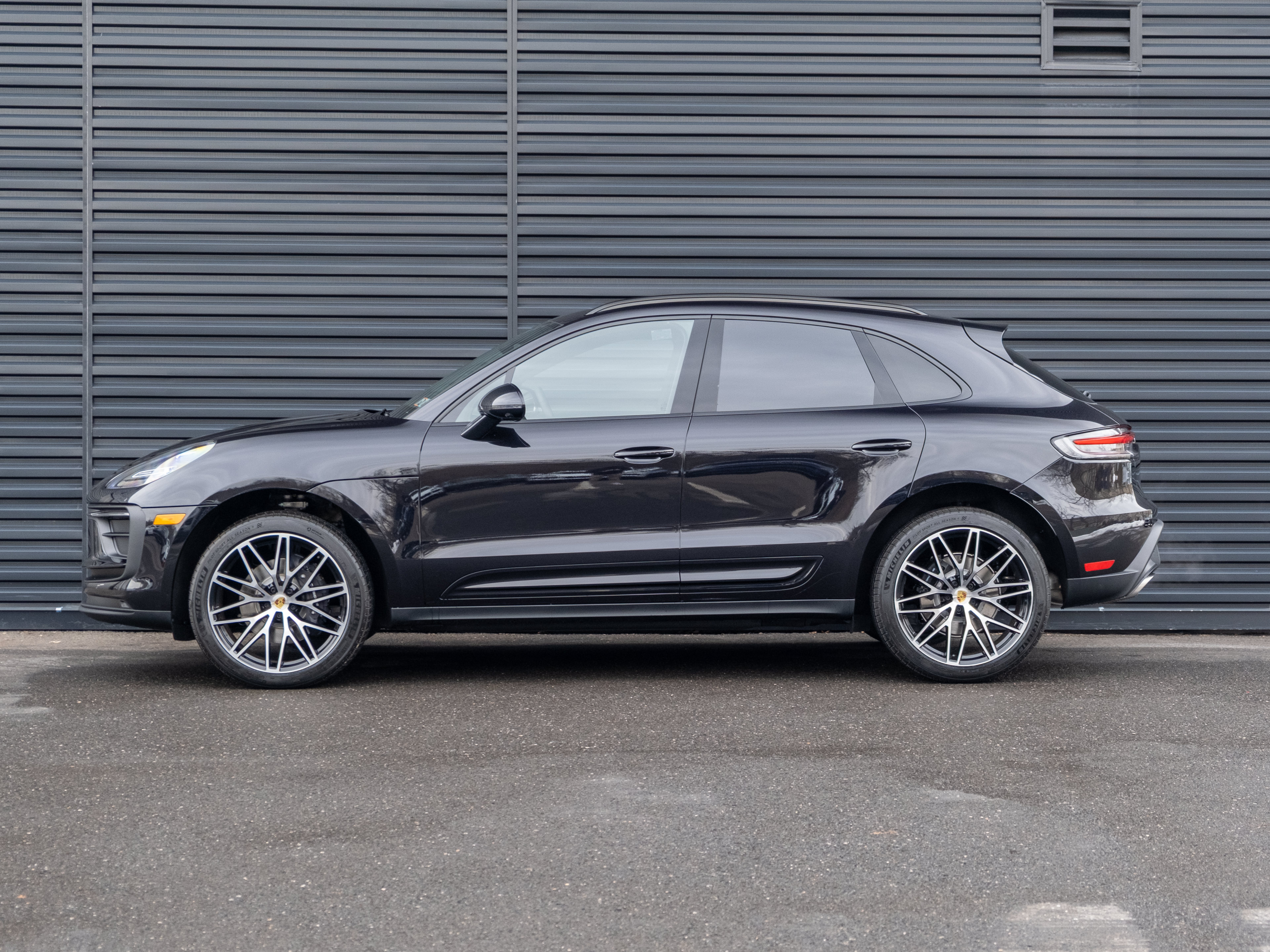 Certified 2026 Porsche Macan AWD/4WD image 2