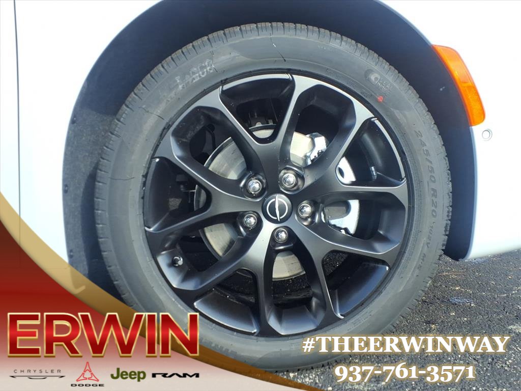 New 2026 Chrysler Pacifica Select w/ S Appearance Package image 7