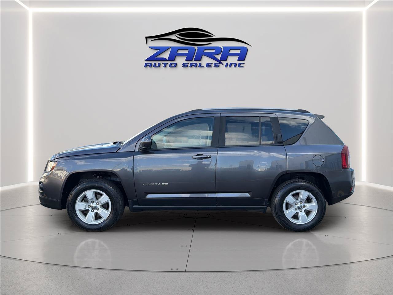 Used 2016 Jeep Compass Latitude FWD image 4