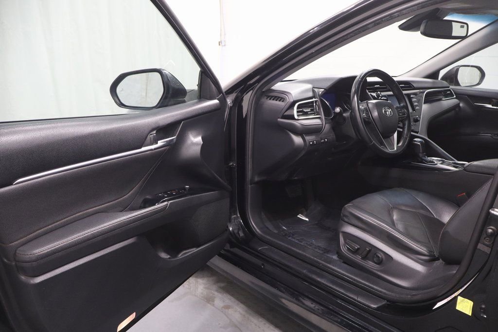 Used 2018 Toyota Camry XLE image 10