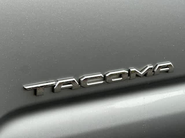 Used 2017 Toyota Tacoma TRD Sport w/ Premium & Technology Package AWD/4WD image 17