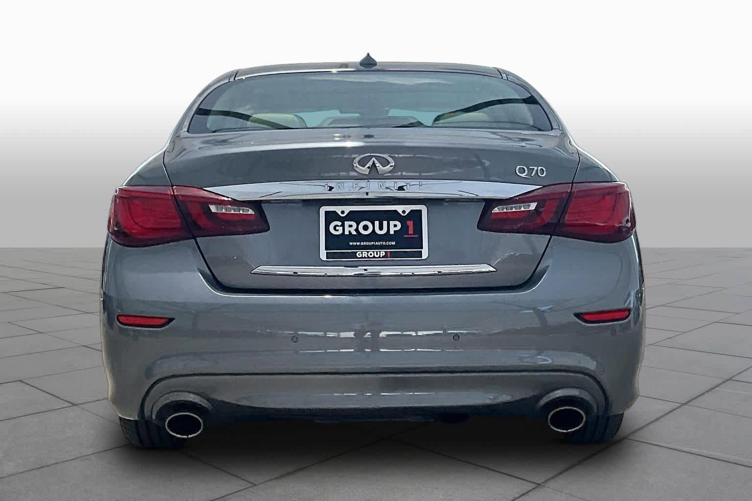 Used 2015 INFINITI Q70 3.7 RWD image 5