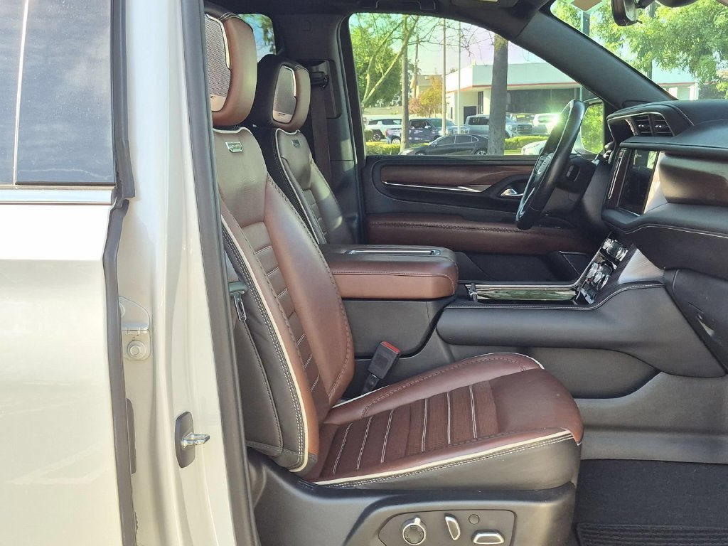 Used 2024 GMC Yukon Denali Ultimate AWD/4WD image 31