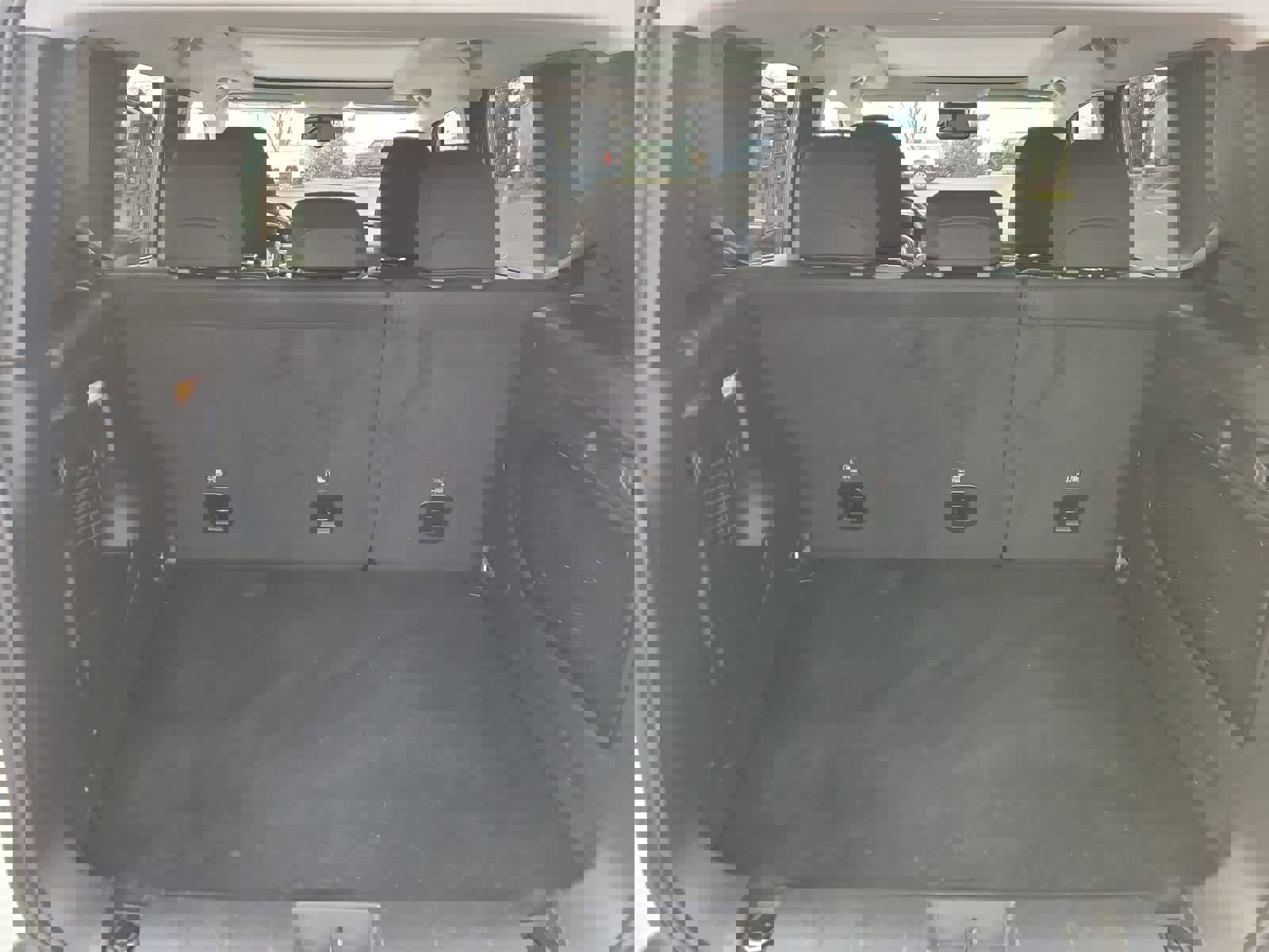 Used 2023 Jeep Renegade Altitude w/ Sun/Sound Group image 27