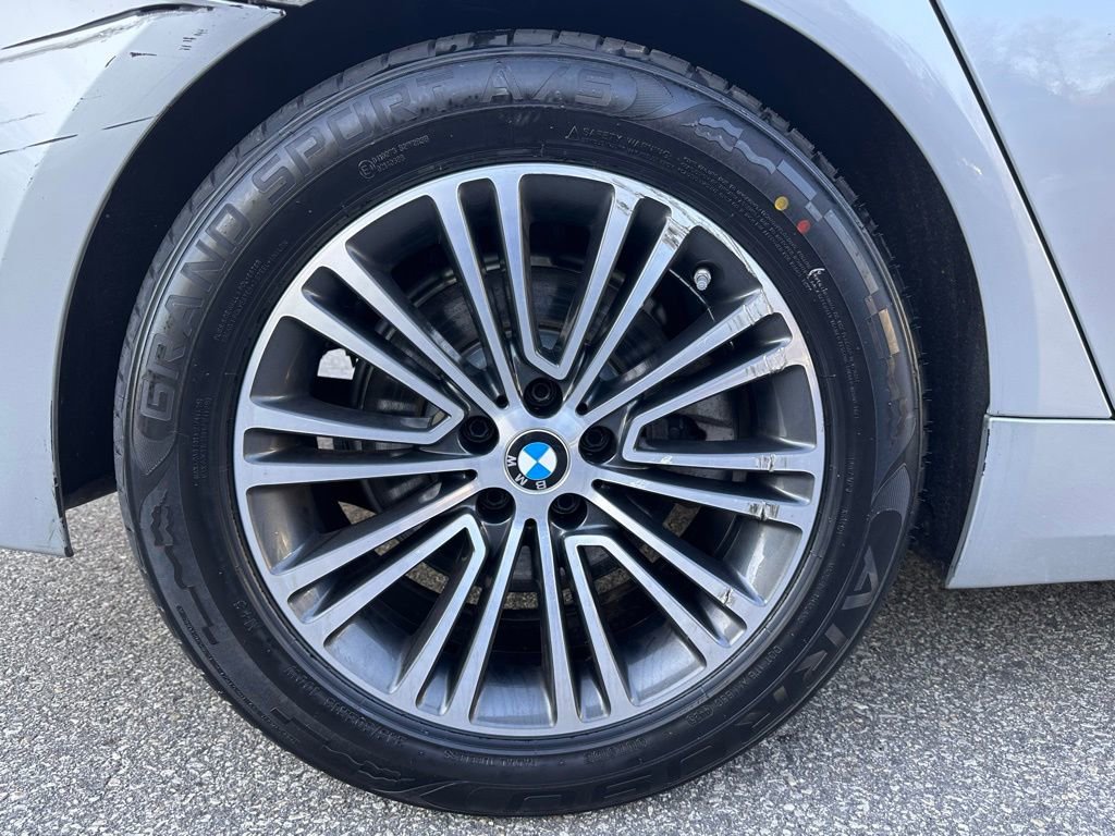 Used 2020 BMW 530i xDrive w/ Premium Package image 14