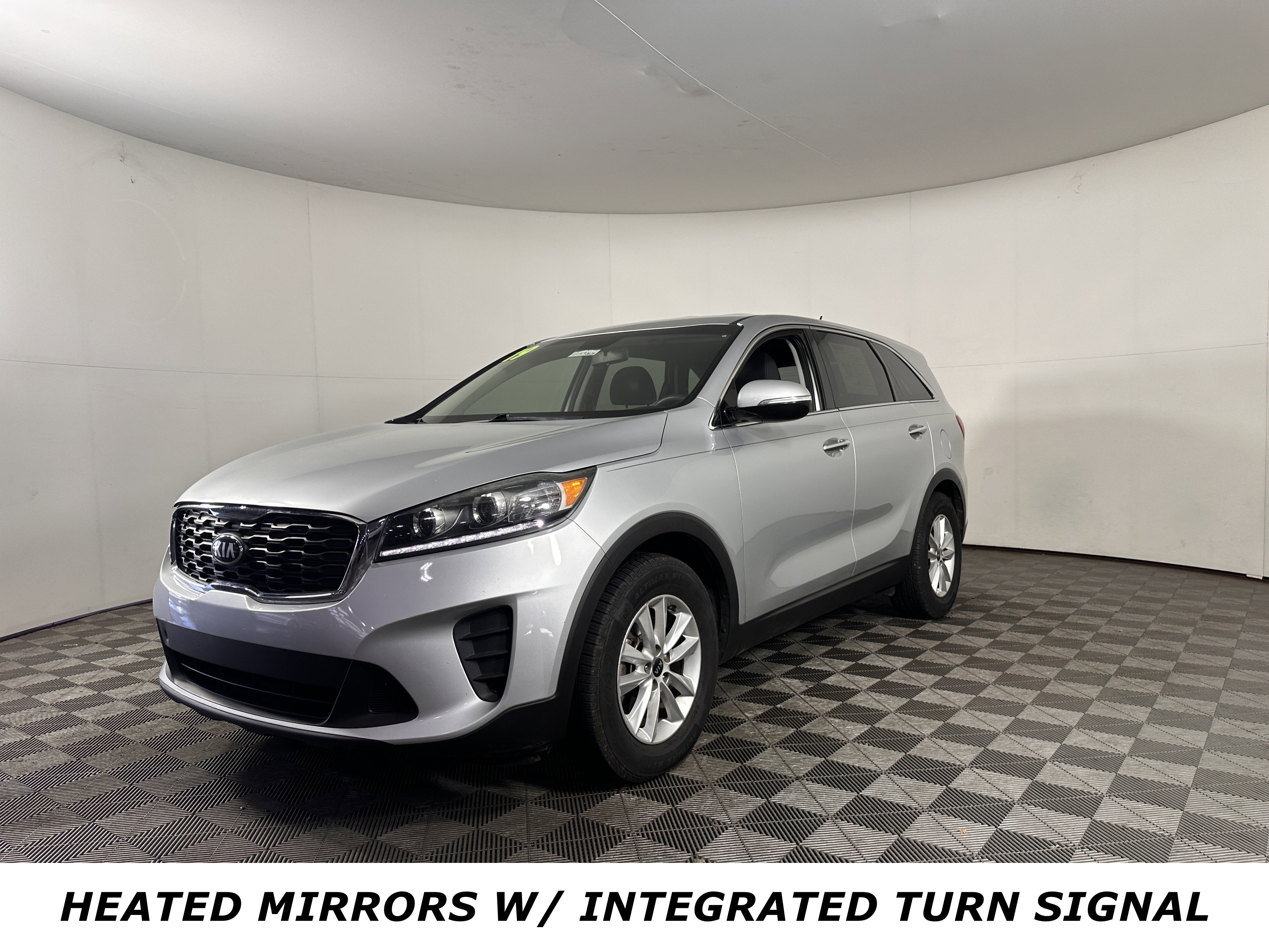 Used 2019 Kia Sorento LX image 3
