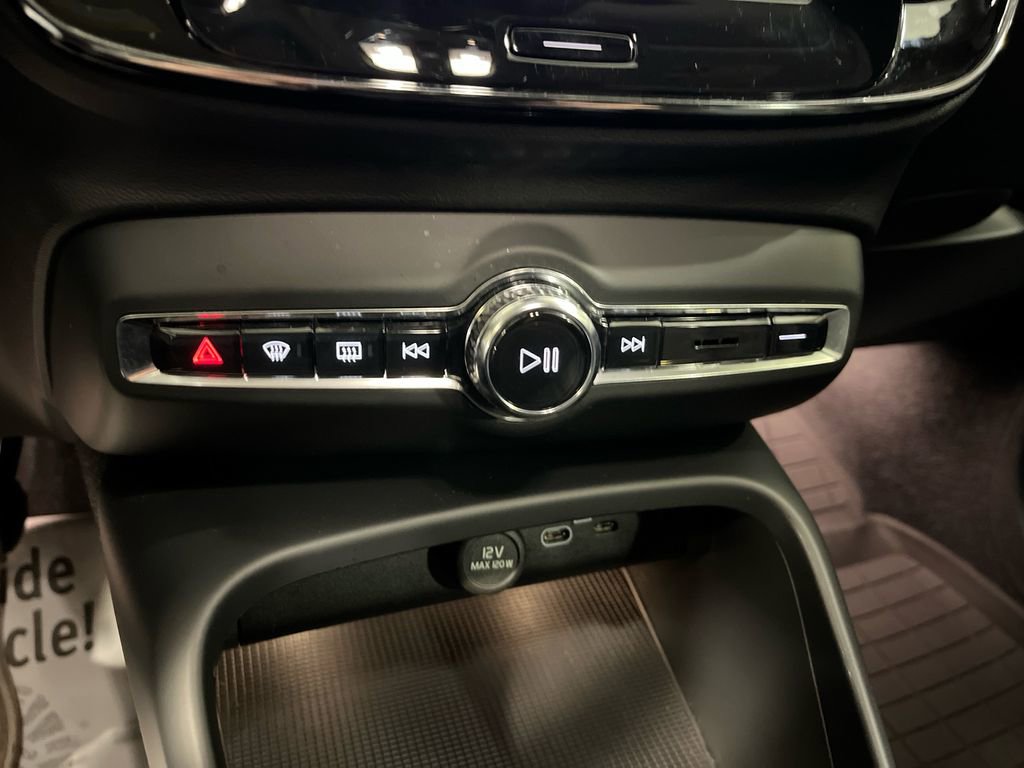 Certified 2023 Volvo XC40 B5 Core w/ Convenience Package AWD/4WD image 17