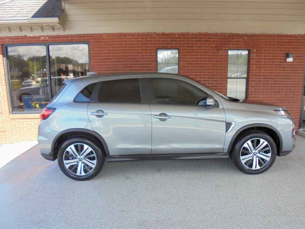 Used 2021 Mitsubishi Outlander Sport SE image 2