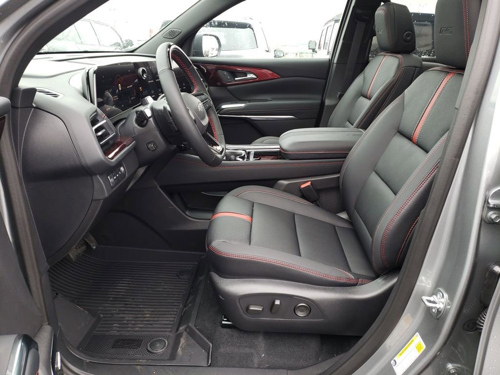 New 2026 Chevrolet Traverse RS w/ LPO, Floor Liner Package AWD/4WD image 9