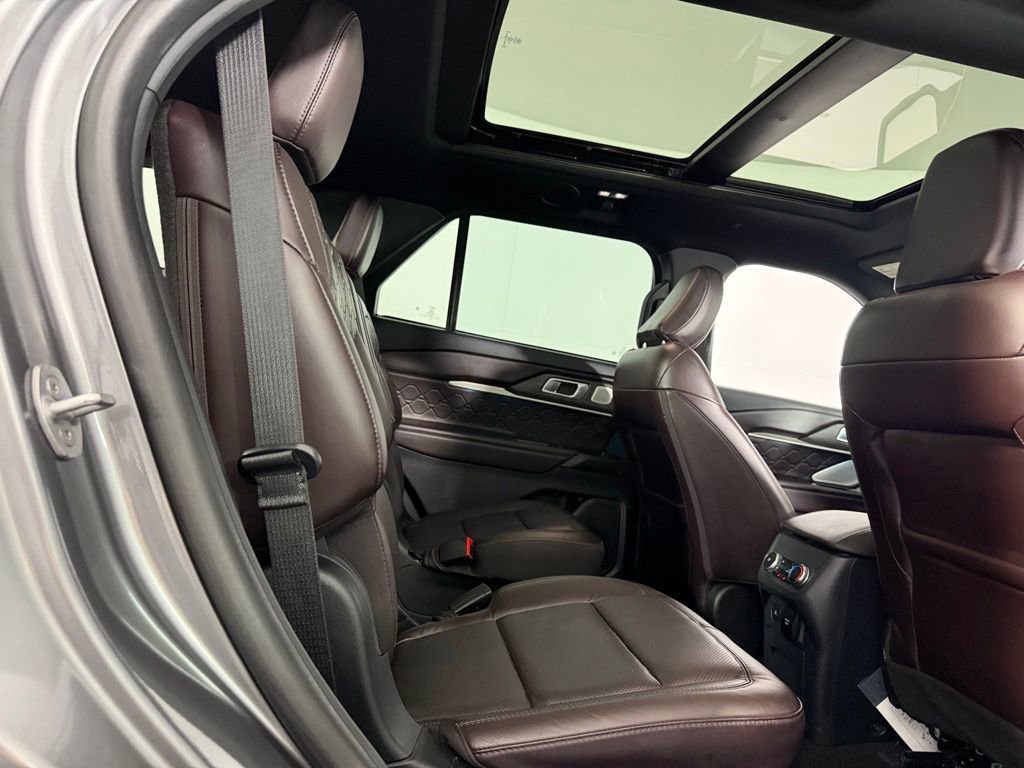 Used 2025 Ford Explorer Platinum w/ LUX Leather Package image 33