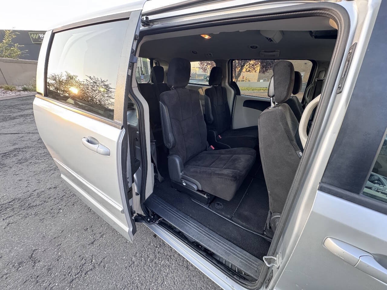 Used 2012 Dodge Grand Caravan SXT FWD image 9