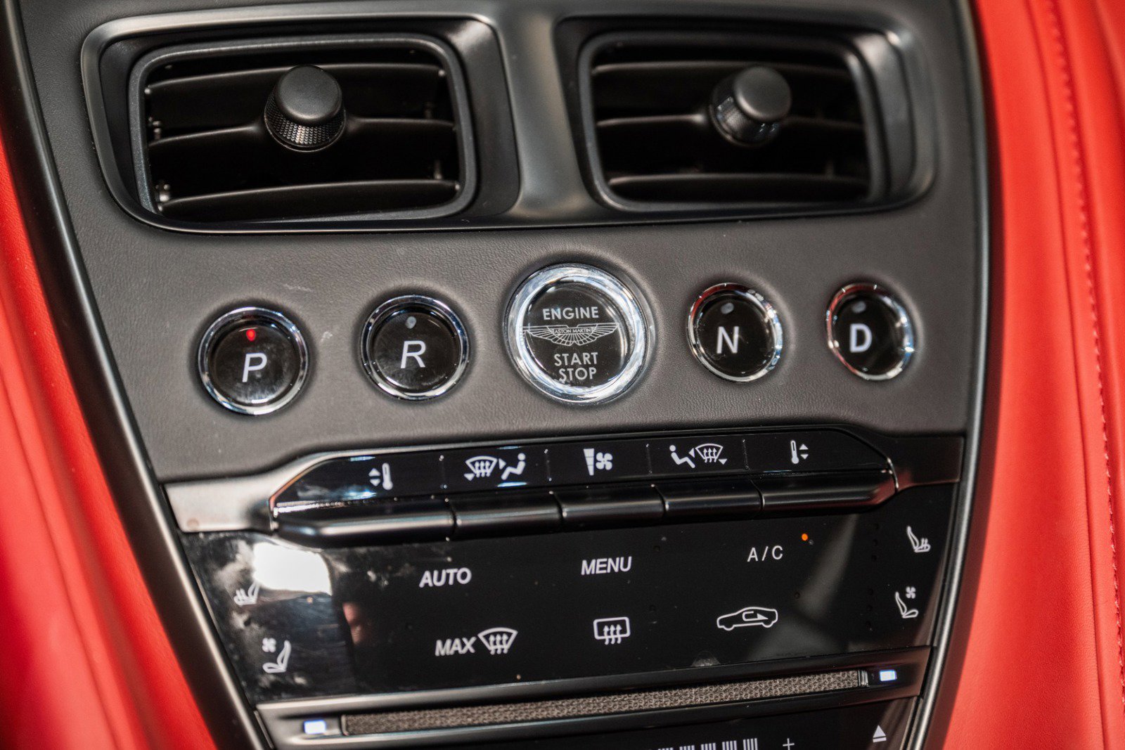 Used 2023 Aston Martin DB11 V8 image 27