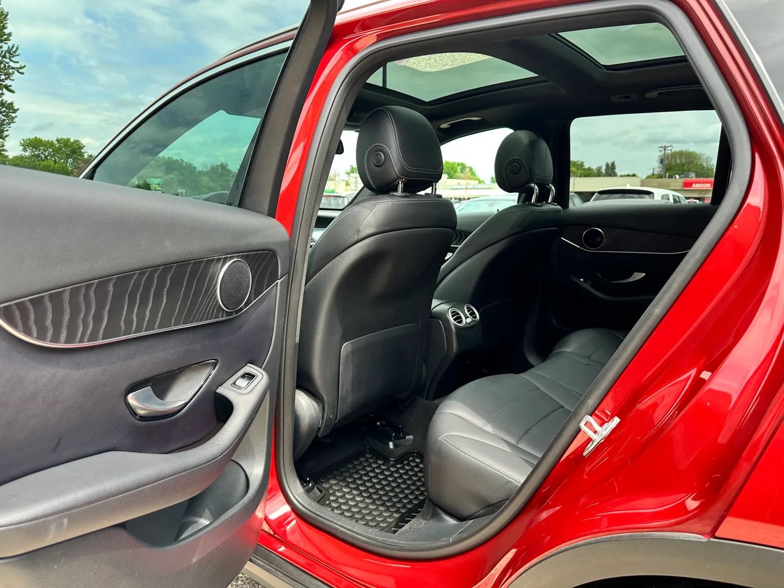 Used 2018 Mercedes-Benz GLC 300 4MATIC w/ Premium Package image 17