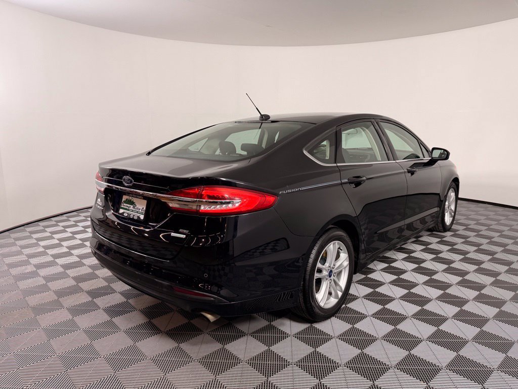 Used 2018 Ford Fusion SE w/ Fusion SE Technology Package FWD image 9