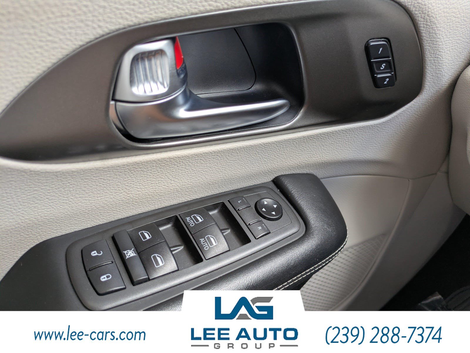 Used 2021 Chrysler Pacifica Touring-L FWD image 19