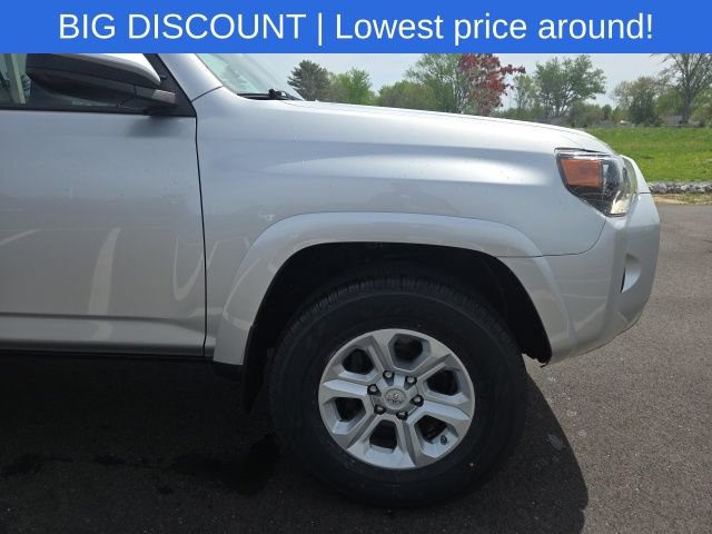 Used 2021 Toyota 4Runner SR5 AWD/4WD image 5