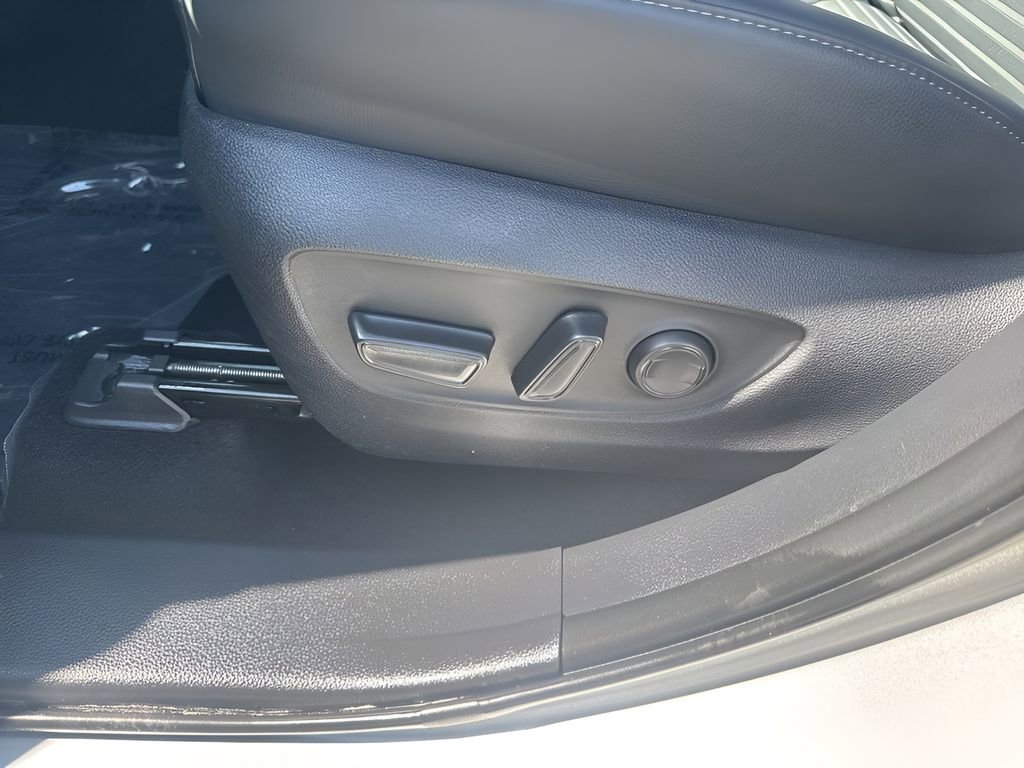 Used 2025 Toyota Highlander Limited image 10