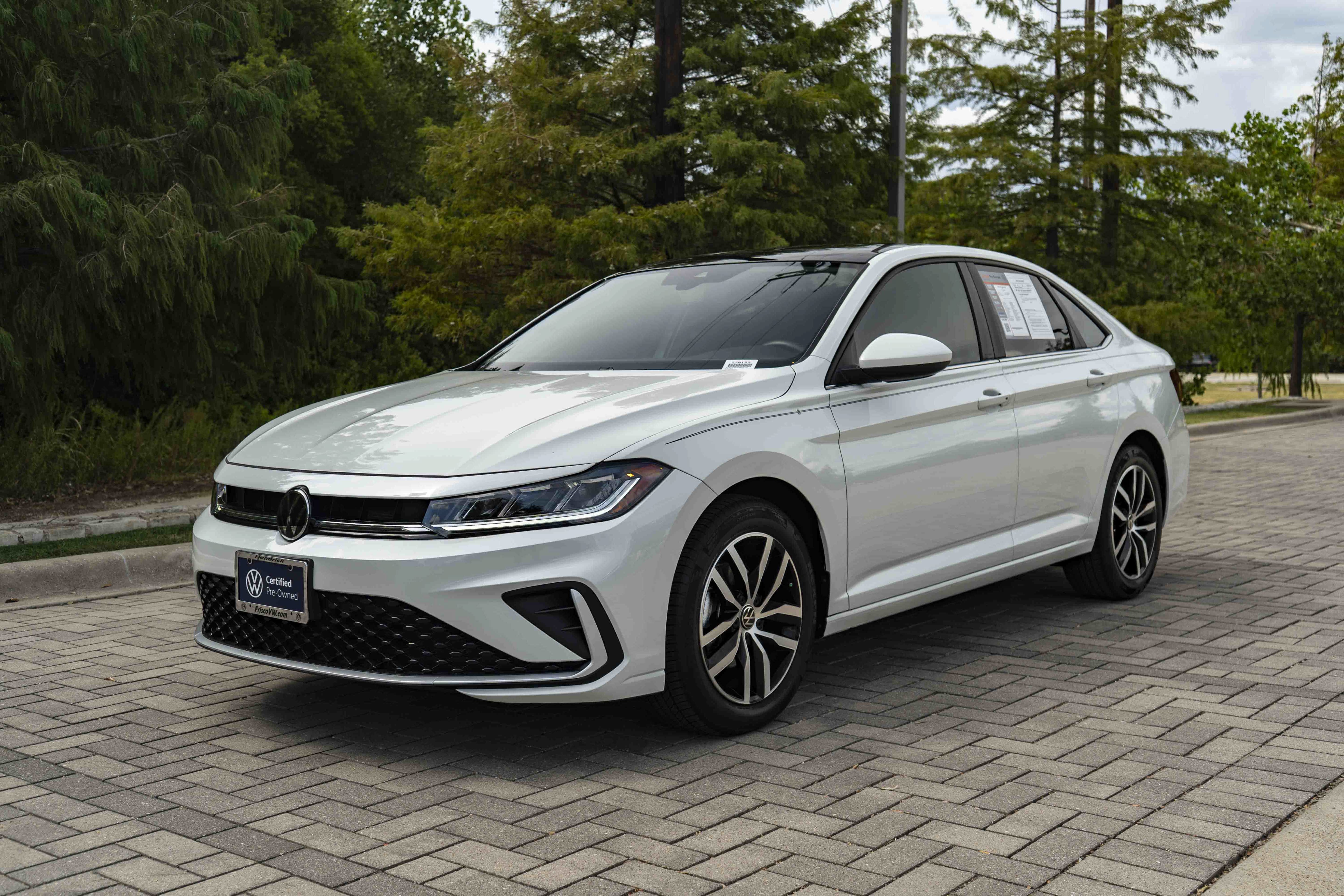 Certified 2026 Volkswagen Jetta SE FWD image 4