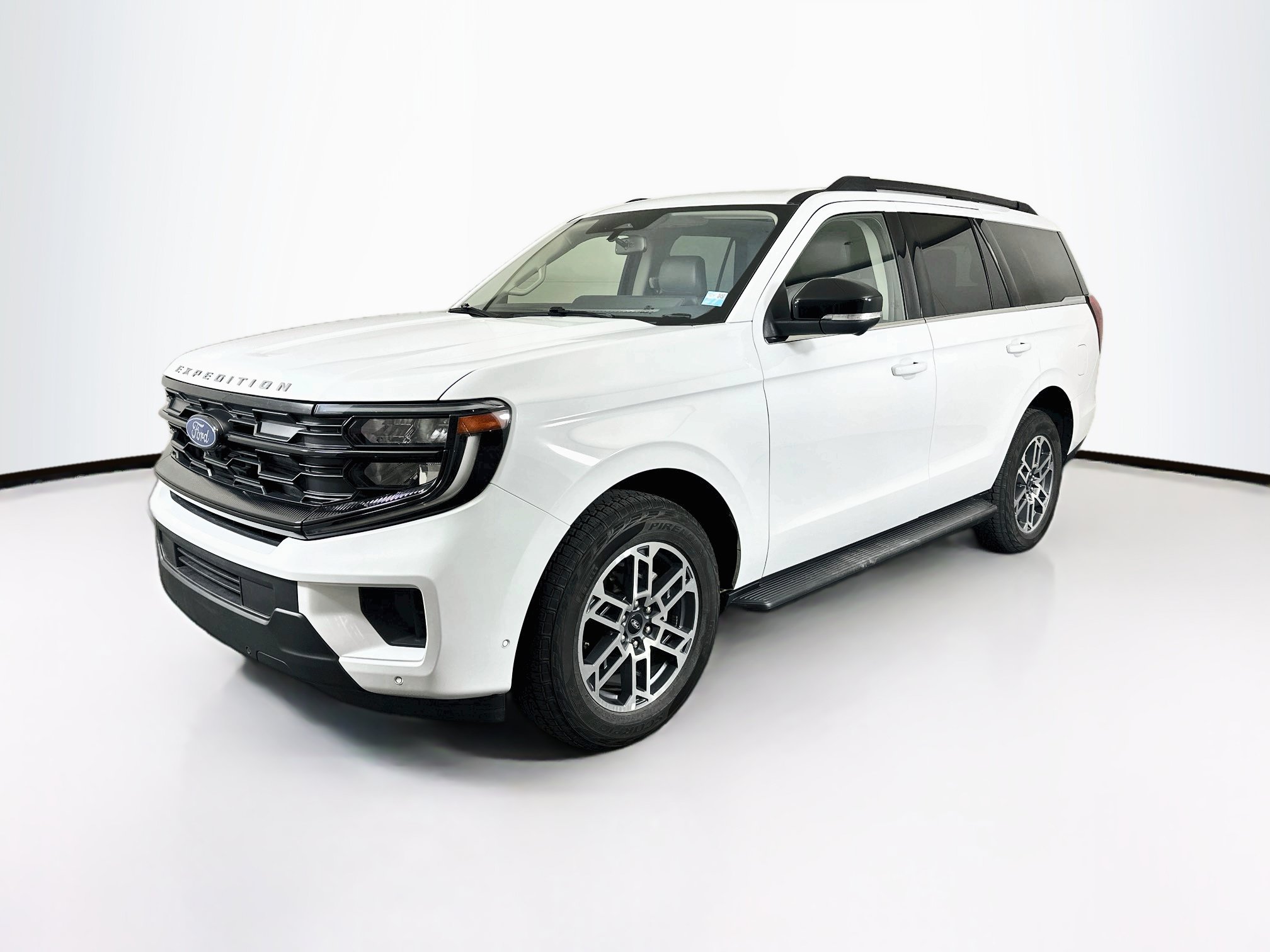 Used 2025 Ford Expedition Active AWD/4WD image 3