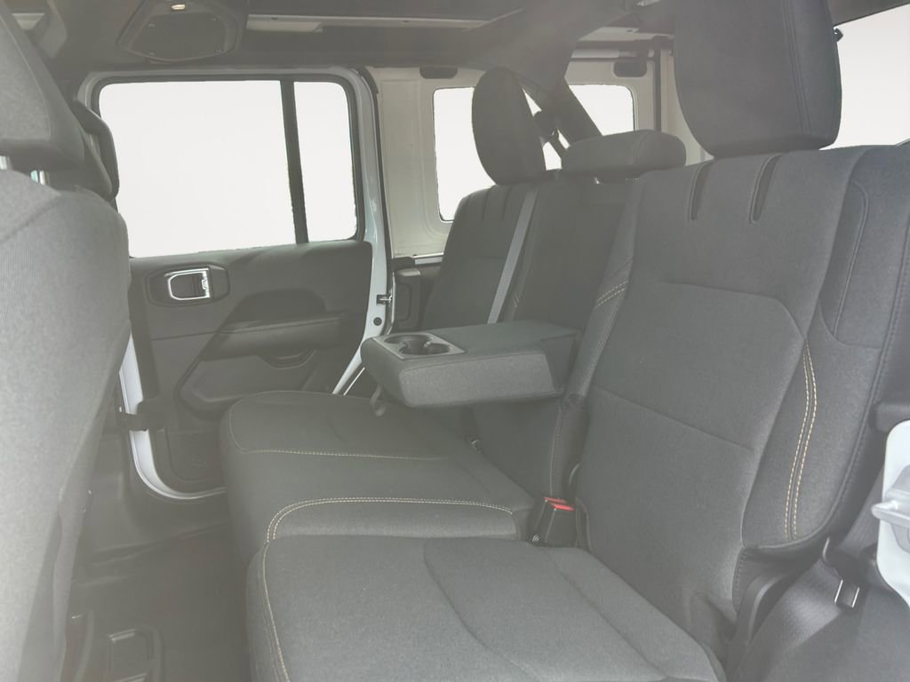 Used 2025 Jeep Wrangler Unlimited Sahara w/ Safety Group AWD/4WD image 13
