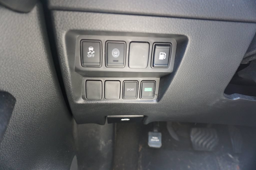 Used 2019 Nissan Rogue S w/ Special Edition Package FWD image 4