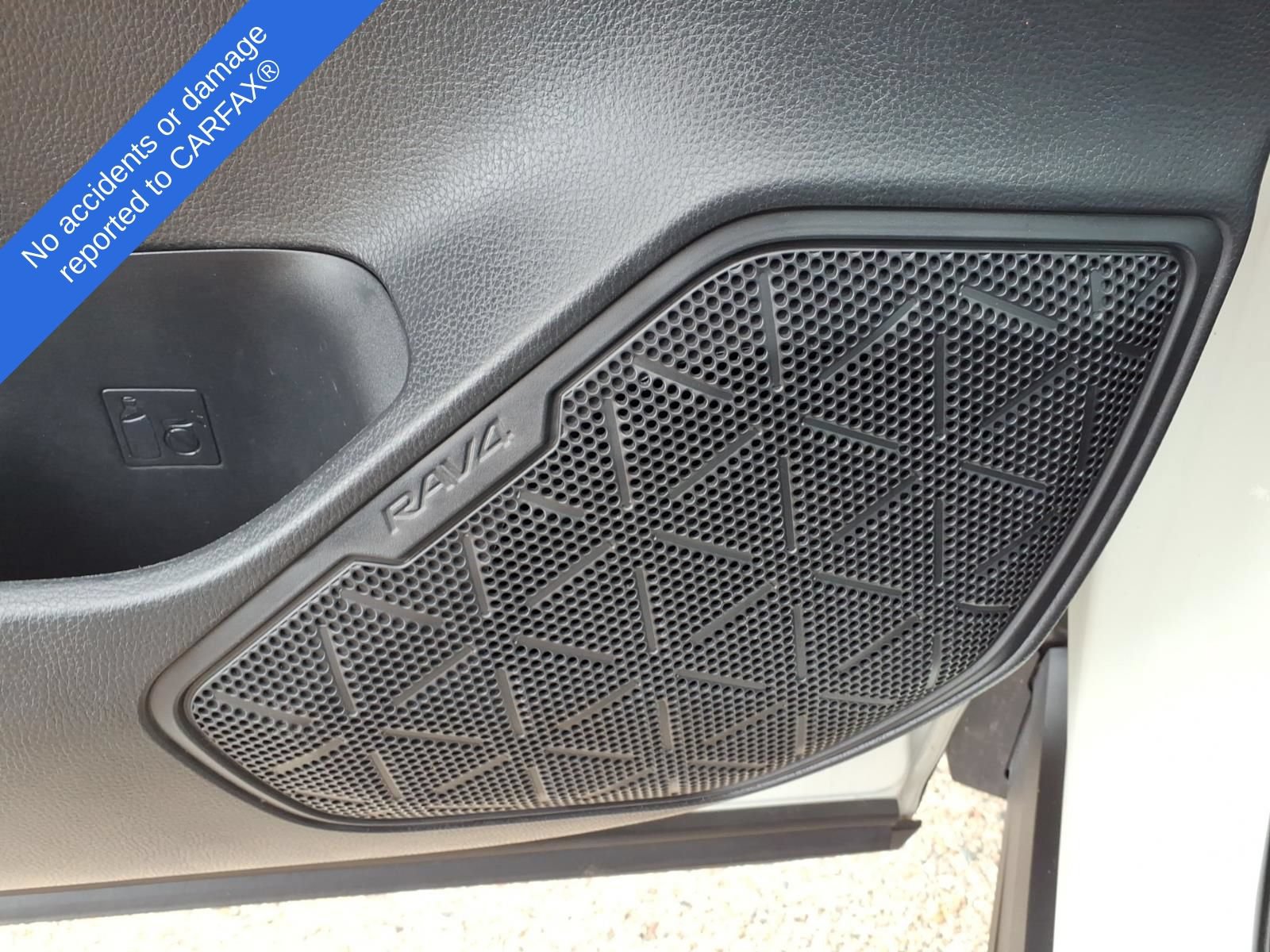 Used 2019 Toyota RAV4 LE AWD/4WD image 18