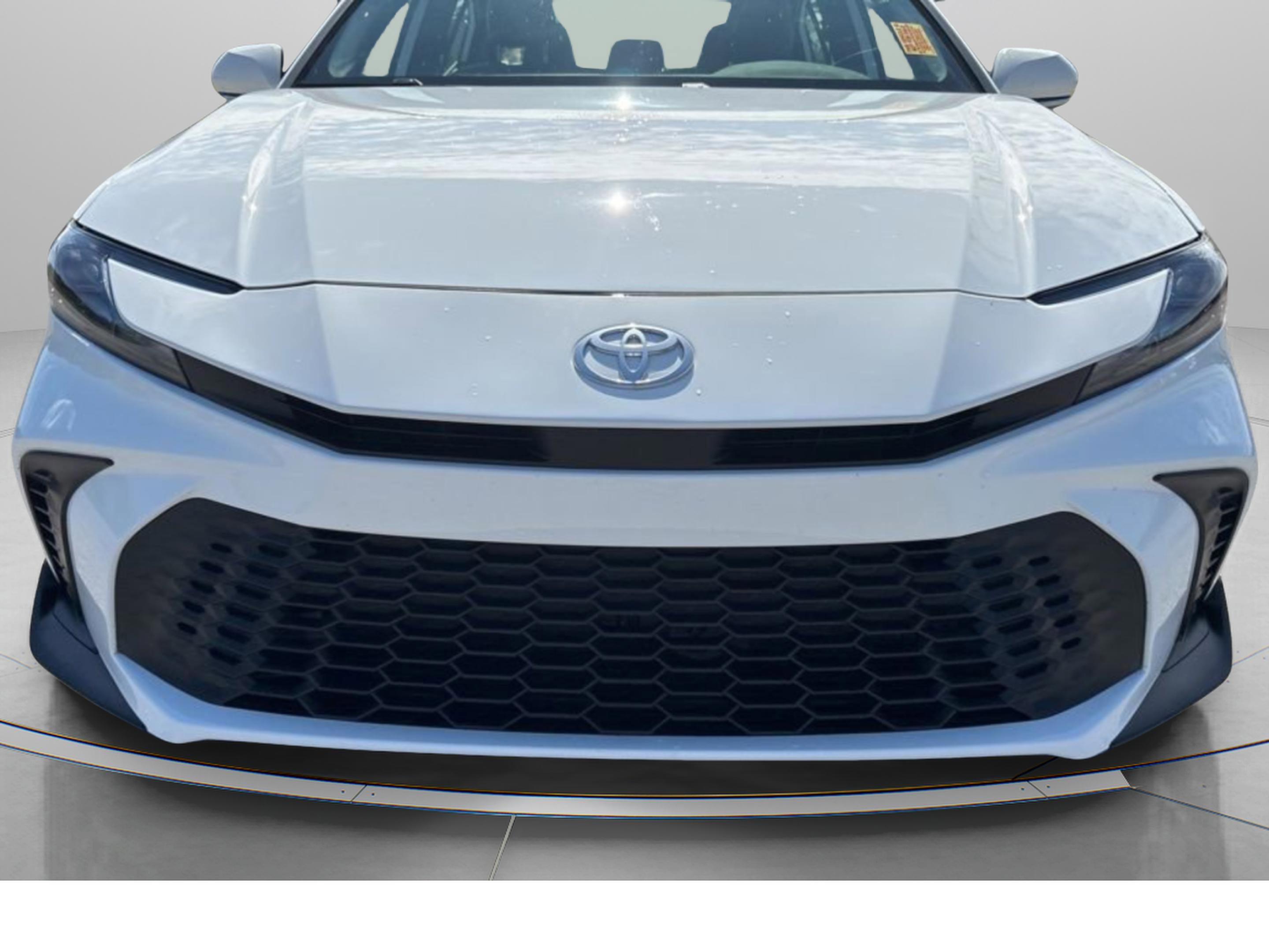 Used 2025 Toyota Camry SE image 5