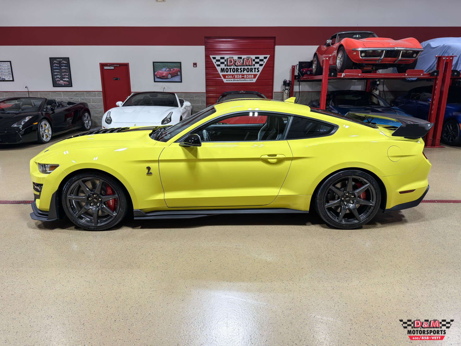 Used 2021 Ford Mustang Shelby GT500 w/ Carbon Fiber Track Pack RWD image 2