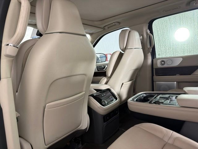 Used 2019 Lincoln Navigator Reserve AWD/4WD image 14